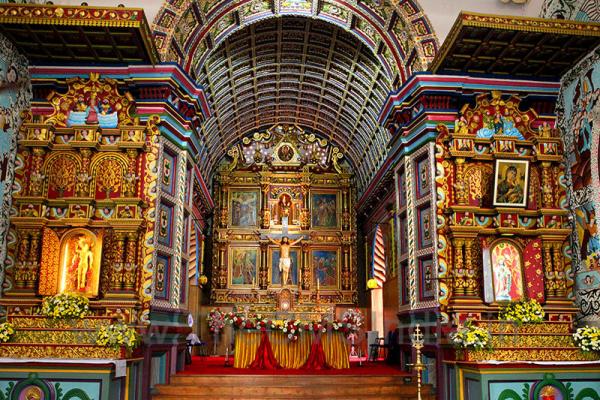 Altar at  St.Mary's Forane Church, Champakulam